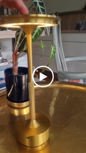 Customer video review of Bordslampa Iron - Portabel - Batteridriven 4000 mAH