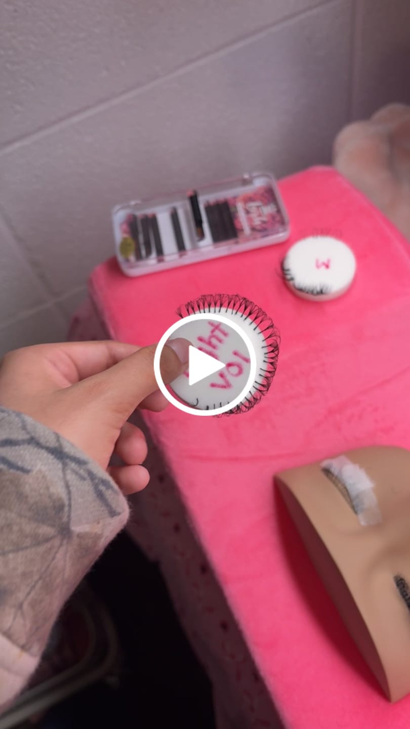 Customer video review of Cashmere Luxe Lashes 0.03mm