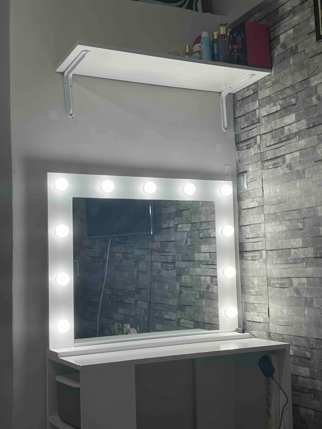 Customer photo review of Rani EF108 Hollywood Işıklı Ayna Kulis Makyaj Aynası Spot Işıklar Dahil Ayna Beyaz