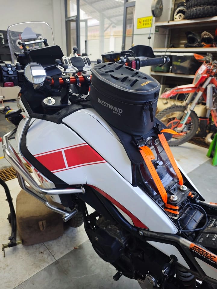 Customer photo review of Hussar Tank Bag
