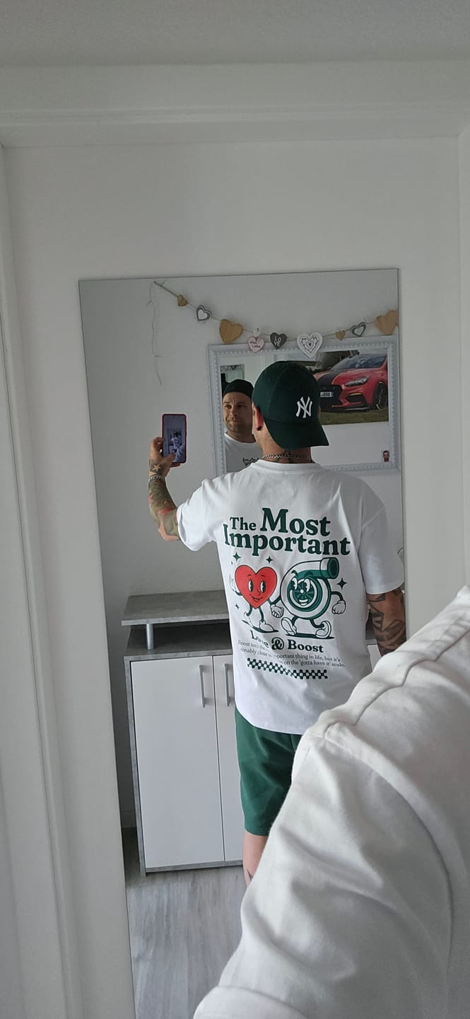 Customer photo review of Street Society "Love & Boost" Oversized T-Shirt