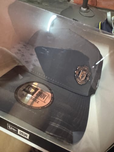 Customer photo review of 9FORTY E-Frame Trucker Manchester United FC Bronze Grey Heather Snapback