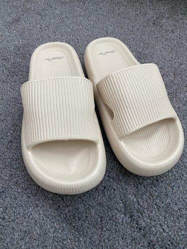 Customer photo review of HappyFlops