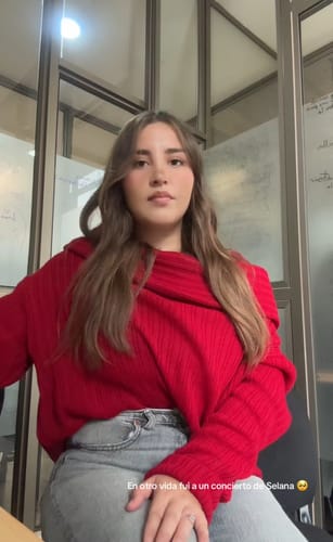 Customer photo review of SWEATER LINA ROJO