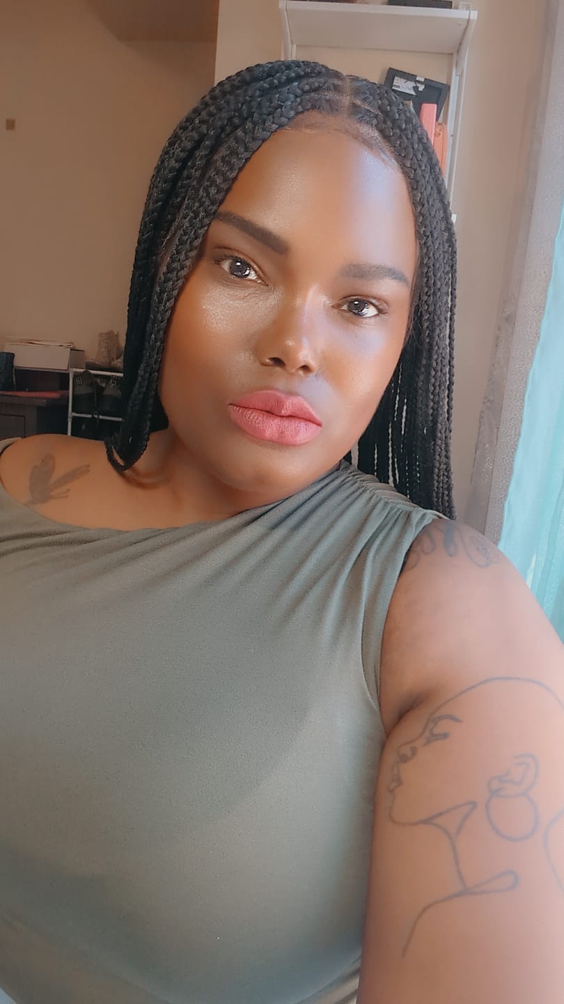 Customer photo review of Swiss HD Full Lace Knotless Box Braided Wig