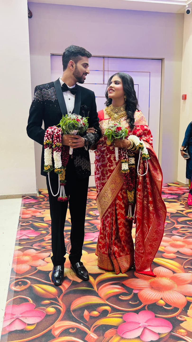 Customer photo review of Red Moglai Jaal Stone Work Katan Banarasi Saree