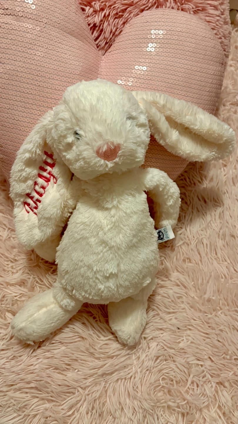 Customer photo review of Loulou, Le Lapin en Peluche Personnalisé qui apaise bébé