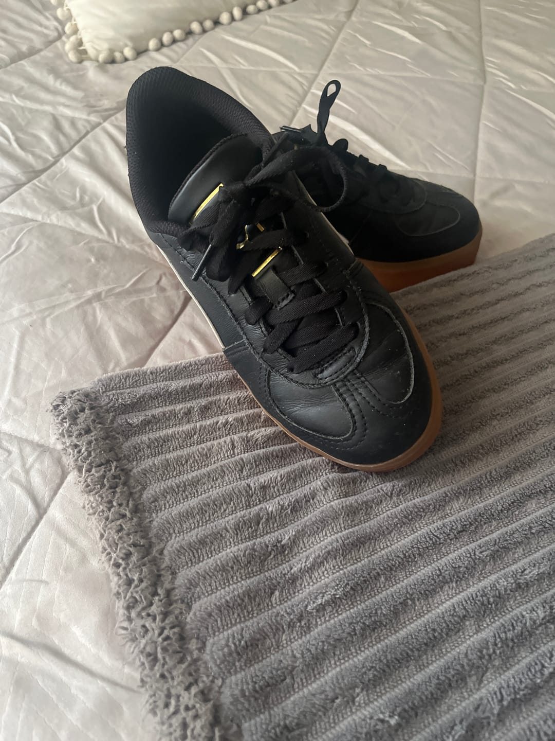 Customer photo review of Zapatillas Puma Palermo Elevata Lth Mujer Negro