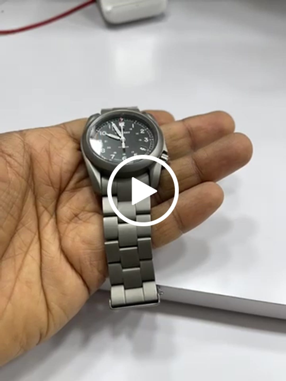 Customer video review of VOYAGER - 100M Waterproof Titanium Automatic Field Watch | Black-bracelet
