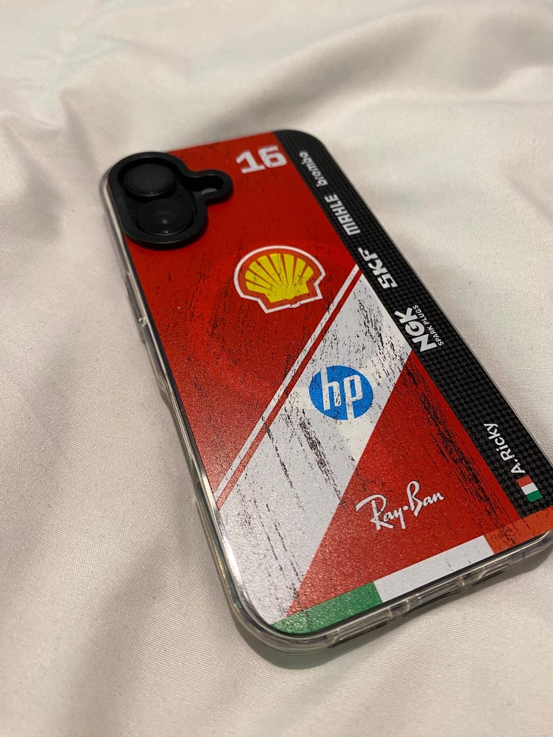 Customer photo review of Ferrari F1 2025 SF-25 Livery - Individuelle Handyhülle für iPhone