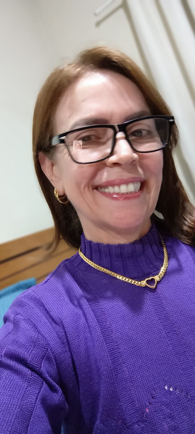 Customer photo review of Colar Gargantilha Coração Minimalista Banhado em Ouro 18K