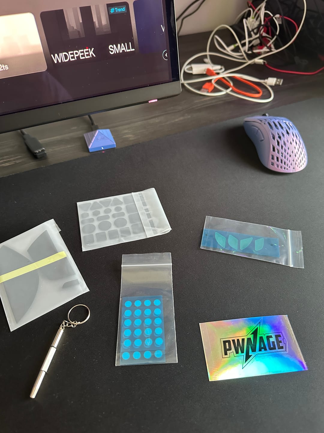 Customer photo review of Pwnage StormBreaker Max Karbon Fiber Wireless Mouse
