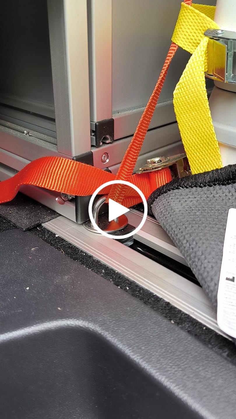 Customer video review of Ford Tourneo Custom ab 2023 (V710) Nutenstein Fitting M8 Befestigung Schienensystem