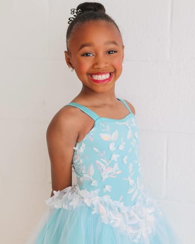 Customer photo review of Allurium Hair Growth Serum 15.00% Off Auto renew