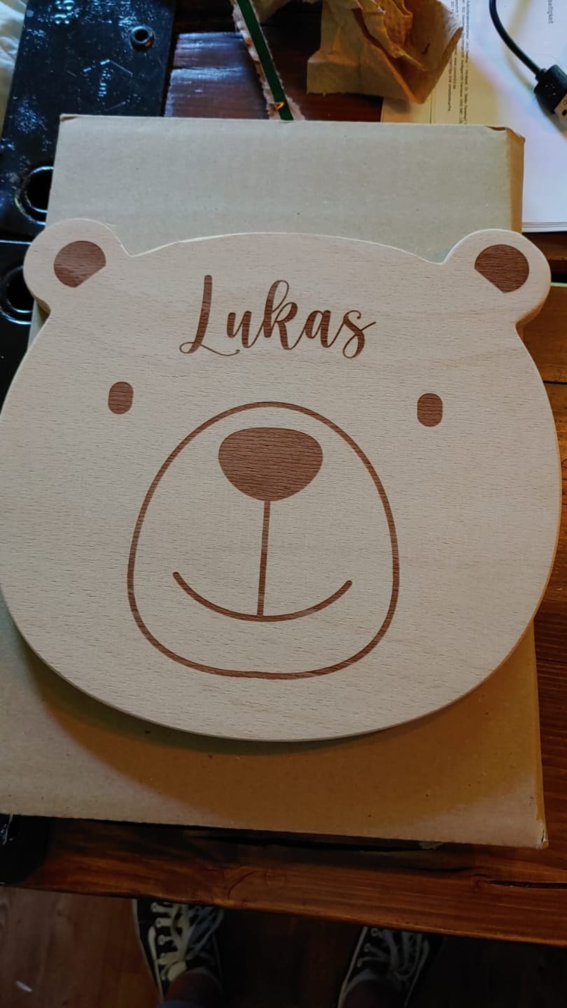 Customer photo review of Frühstücksbrettchen Holz personalisiert Bärengesicht Rund