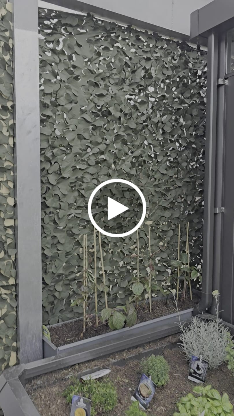Customer video review of Tarnnetz Grün