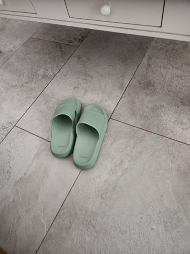 Customer photo review of HappyFlops