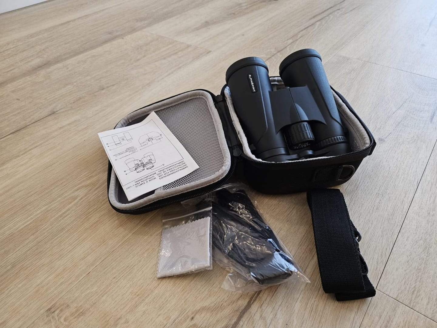 Customer photo review of AlpinSpirit© Fernglas 8x42 inkl. Hardcase & Zubehör (schwarz)