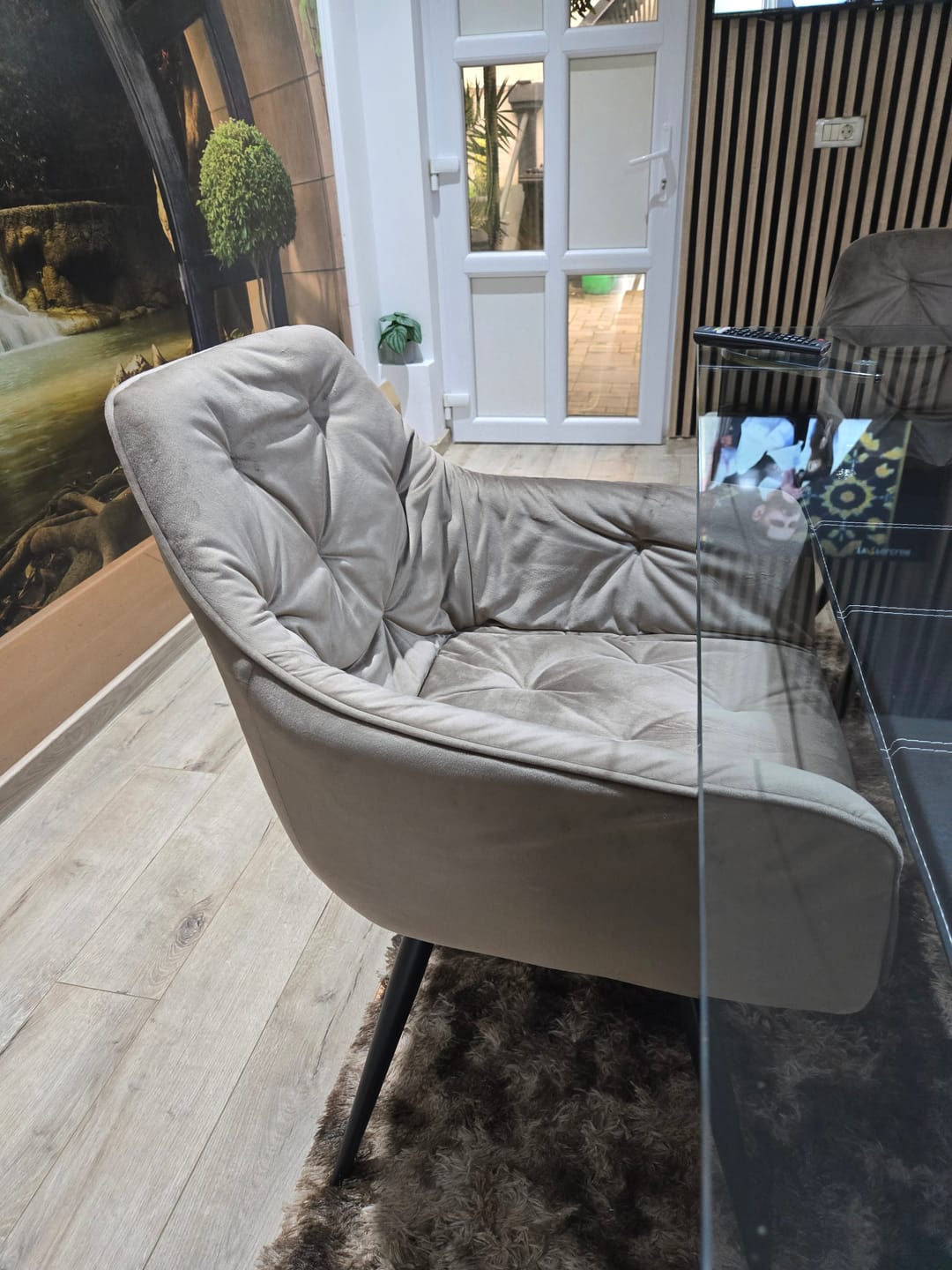 Customer photo review of Scaun MANGO, bej/negru, stofa catifelata/metal, 57x45x83 cm