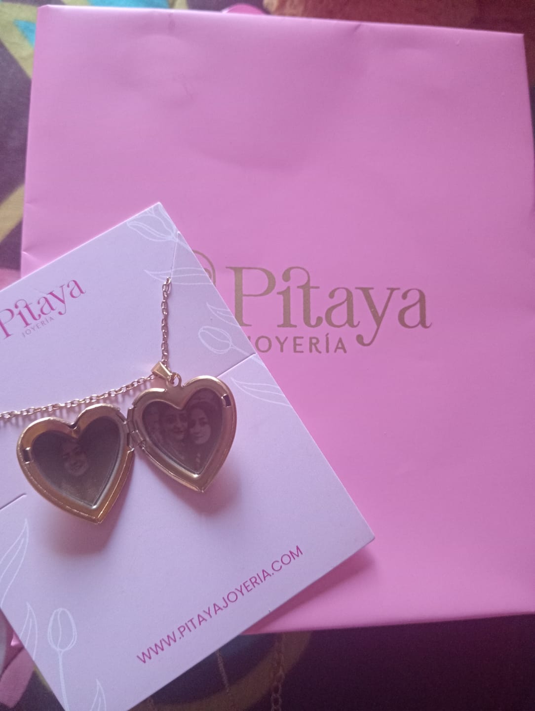 Customer photo review of Relicario Love Personalizado