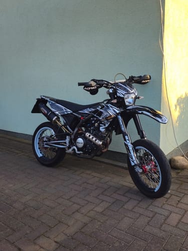 Customer photo review of Add matching wheel graphics?