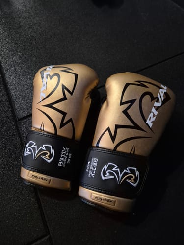 Fotorecensie van een klant over Bokshandschoenen Rival Evolution RS11V Sparring White