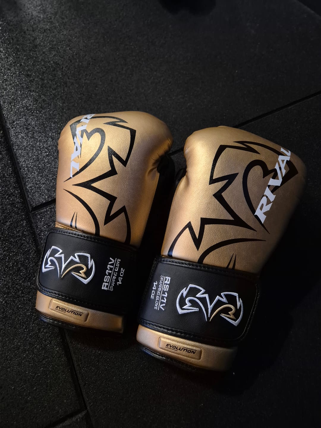 Customer photo review of Bokshandschoenen Rival Evolution RS11V Sparring White