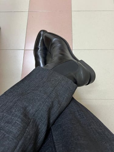 Customer photo review of Louis Chelsea Boots - Solid Black Leather