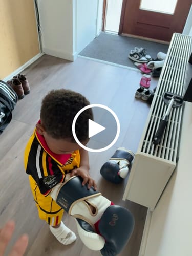 Videorecensie van een klant over Bokshandschoenen Rival Impulse RS80V Blue White