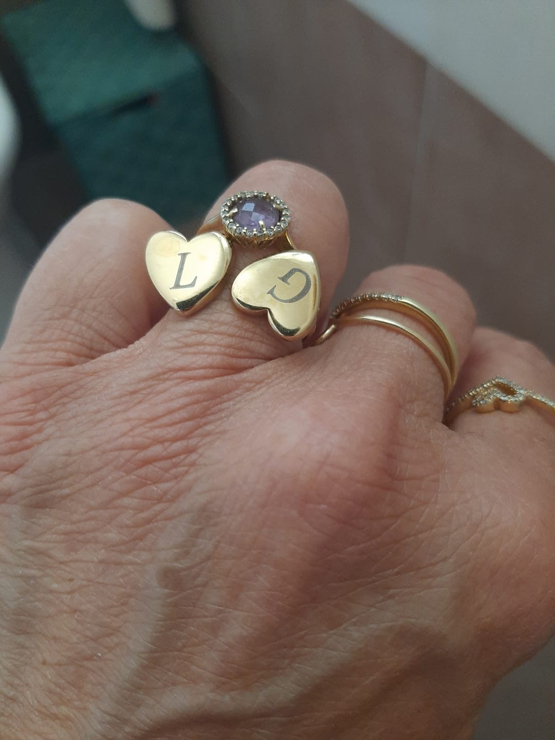 Customer photo review of My Hearts ✦ Anello Doppio Cuore con Incisioni