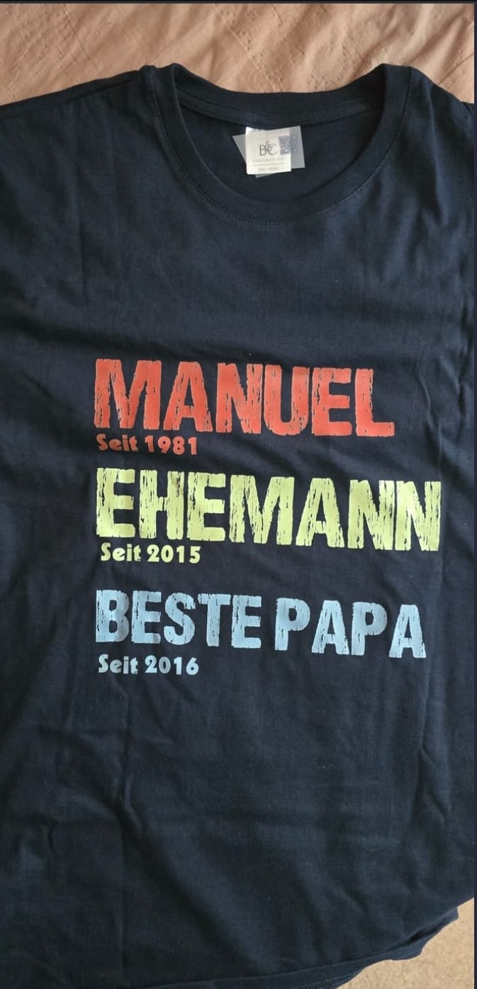 Customer photo review of Legende, Ehemann, Papa und Opa - Personalisiertes T-Shirt für Papa und Opa