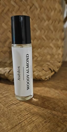 Customer photo review of WOODY ALMOND PERFUME OIL