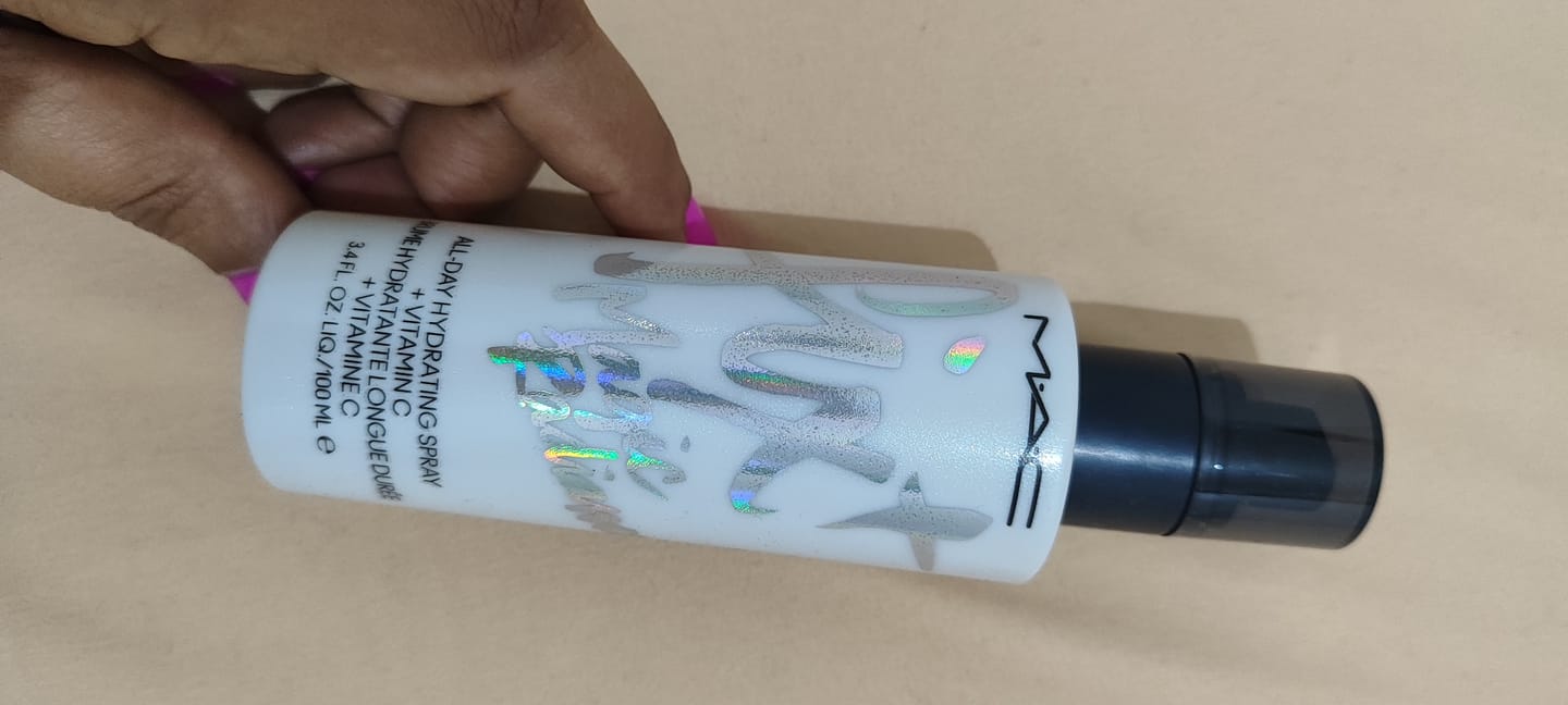 Customer photo review of Mac Fix+ Magic Radiance  מאק תרסיס לחות מזין לעור קורן וזוהר