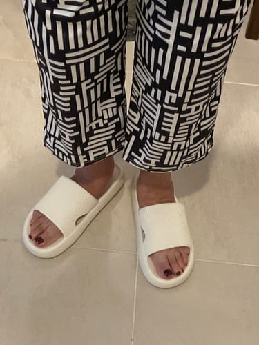 Customer photo review of HappyFlops