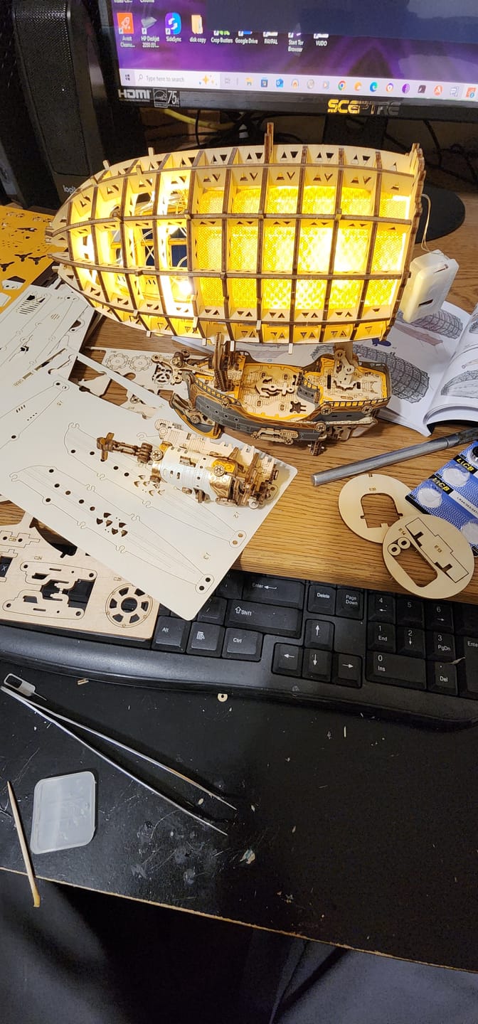 Customer photo review of Rokrgeek Steampunk Airships 3D Wooden Puzzle