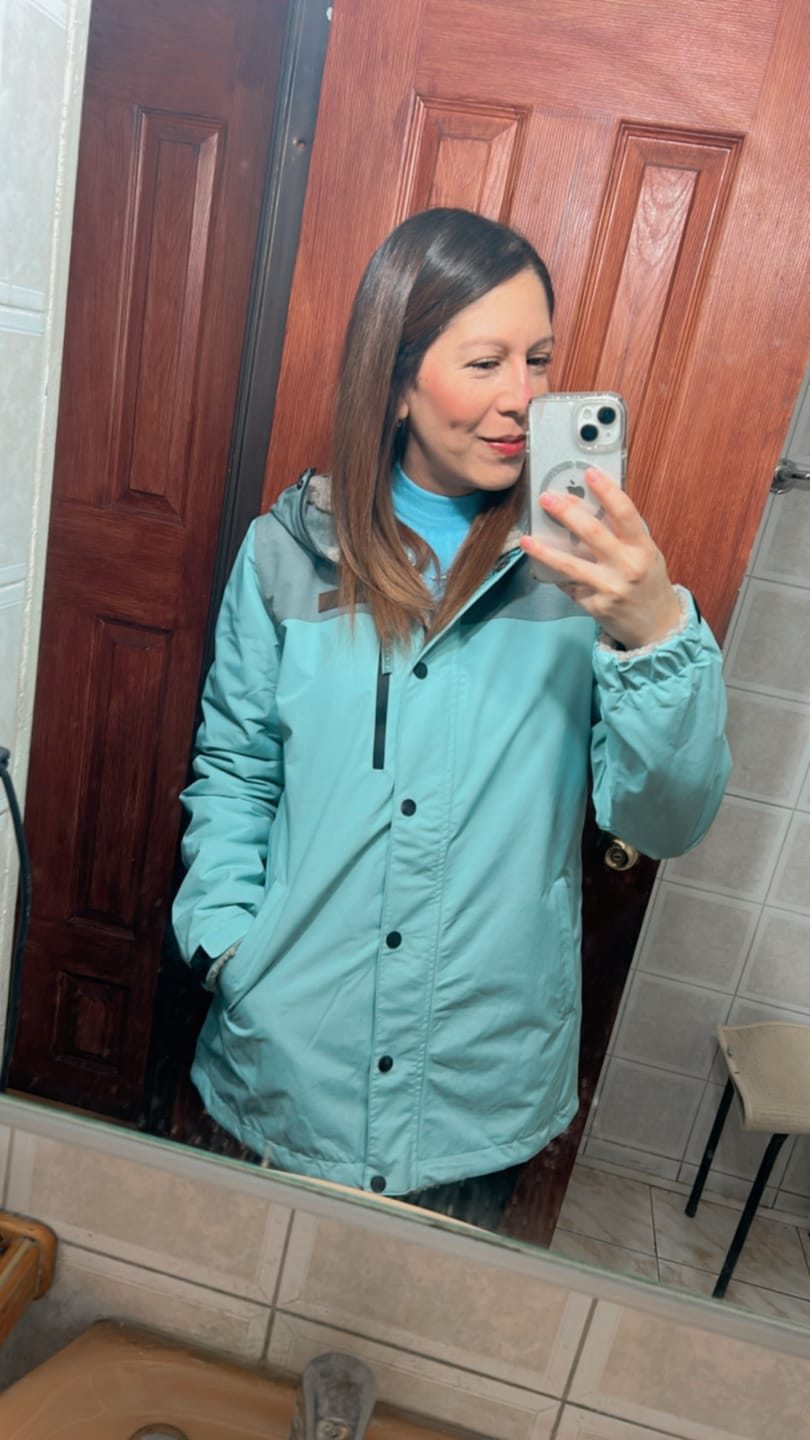 Customer photo review of Parka Impermeable Reversible Camaleon Mujer