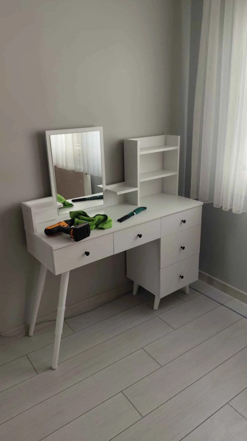 Customer photo review of Rani BJ101 Makyaj Tuvalet Masası 5 Çekmeceli Raflı Aynalı Takı Düzenleyici Puf Takım Beyaz