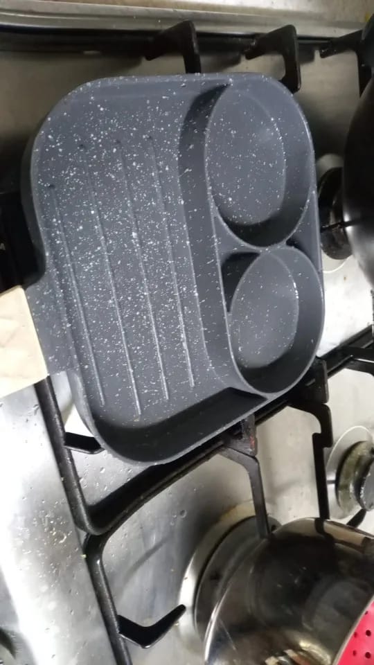 Customer photo review of LMETJMA Pancake Egg Frying Pan 4 Cups Omelet Poached Egg Pan for Breakfast Divided Coating with Non Sticking Handle JT888