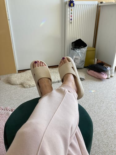 Customer photo review of HappyFlops