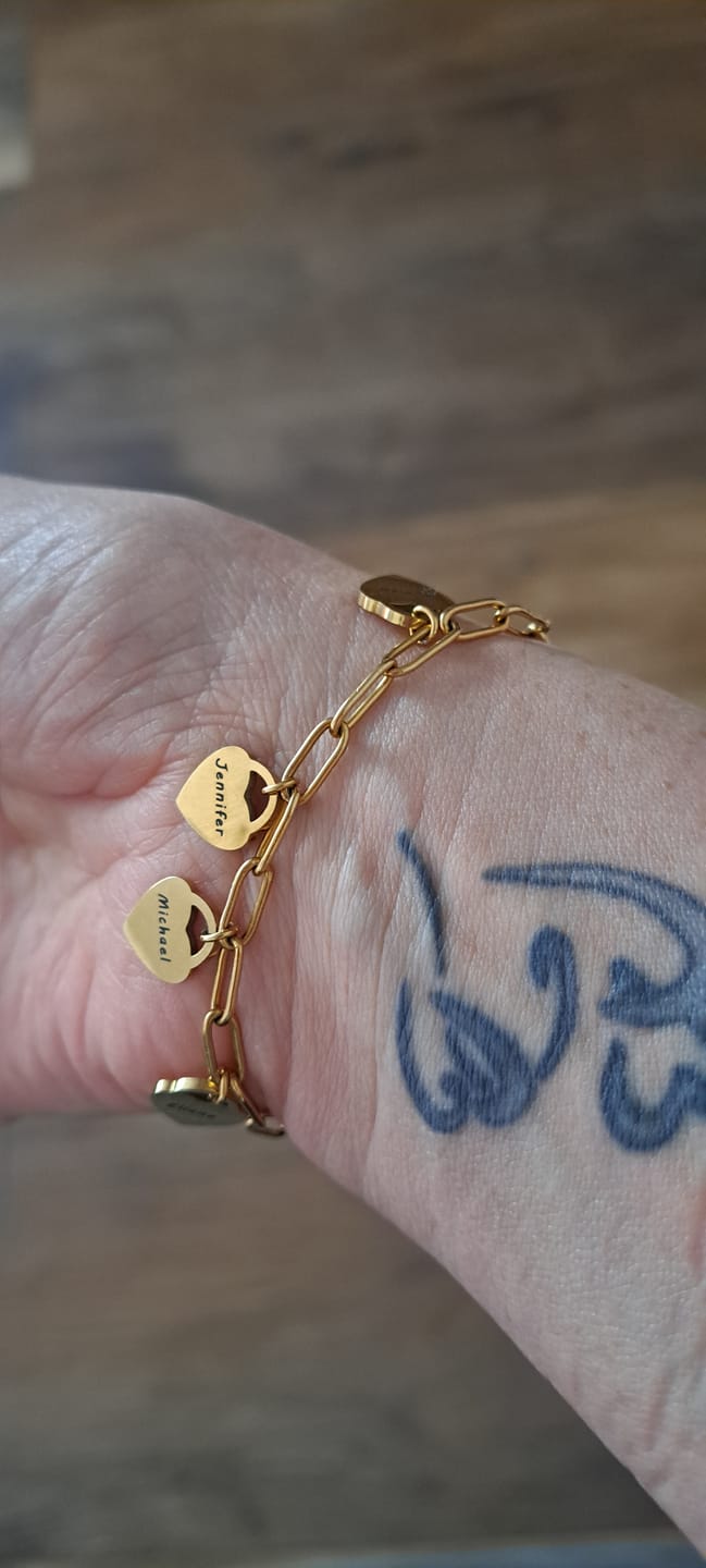 Customer photo review of Armband mit personalisierten Herzanhängern