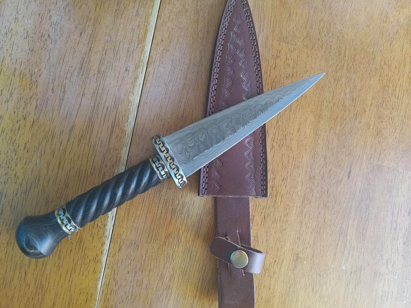 Customer photo review of Damascus Spiral Dirk Knife