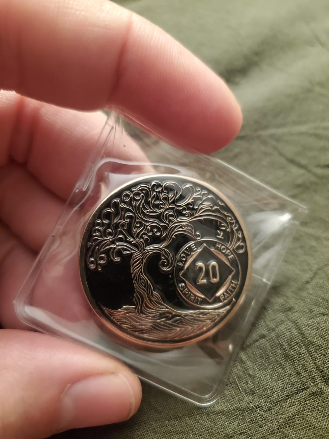 Customer photo review of 1 to 40 Year Sobriety Mint Twisted Tree of Life Gold Plated NA Recovery Medallion/Chip/Coin - Black