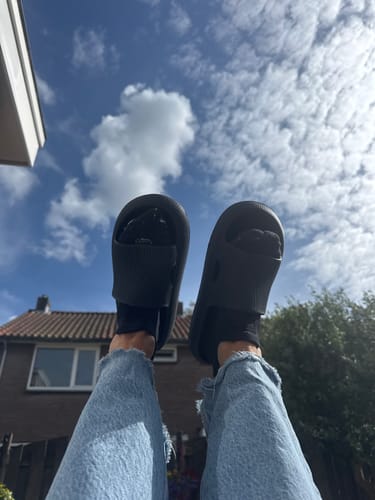 Customer photo review of HappyFlops