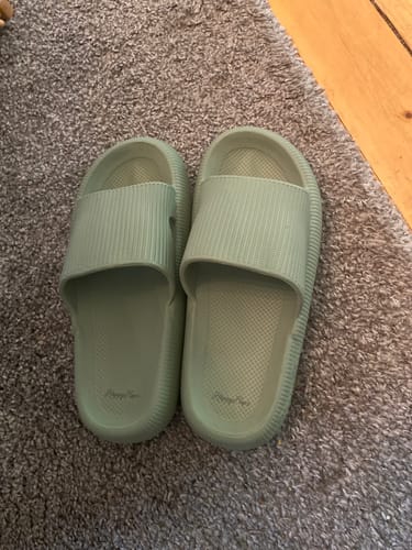 Customer photo review of HappyFlops