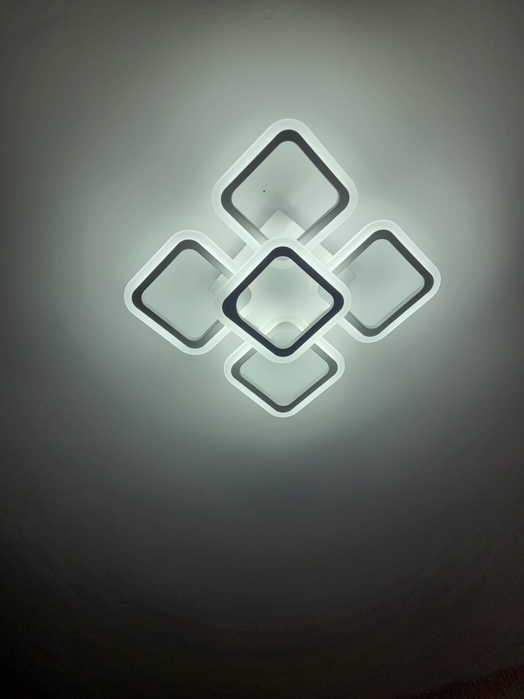 Customer photo review of Lustra LED 4+1 SQUARE Alb Echivalent 400W Telecomanda