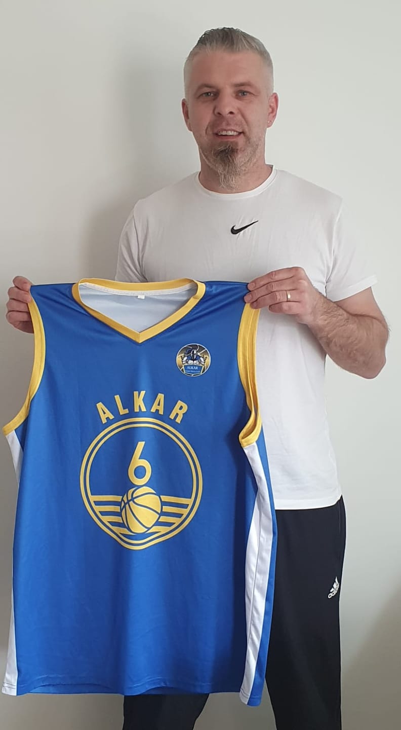 Customer photo review of Benutzerdefinierter Basketballanzug für Erwachsene und Kinder Personalisiertes Trikot