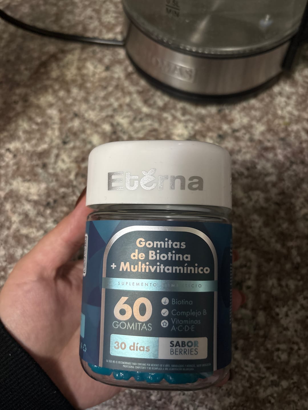 Customer photo review of Gomitas de Biotina y Multivitamínico | Suscripción