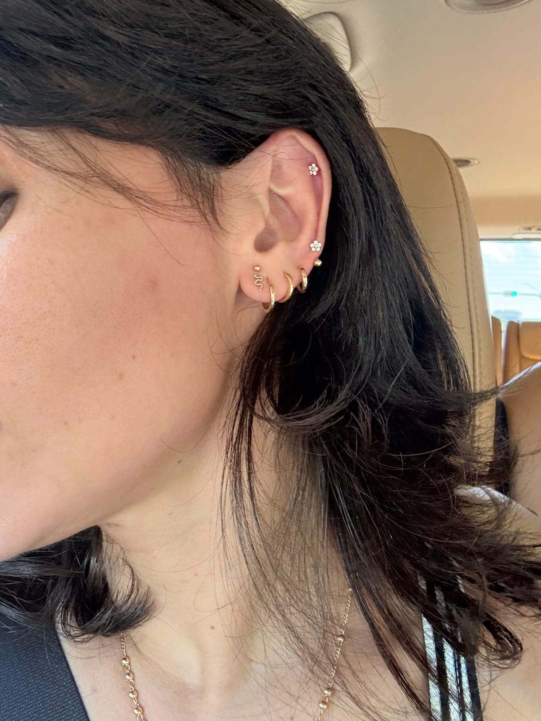 Customer photo review of 14K Gold Minimi Five Petal Flower Curve Piercing 20G