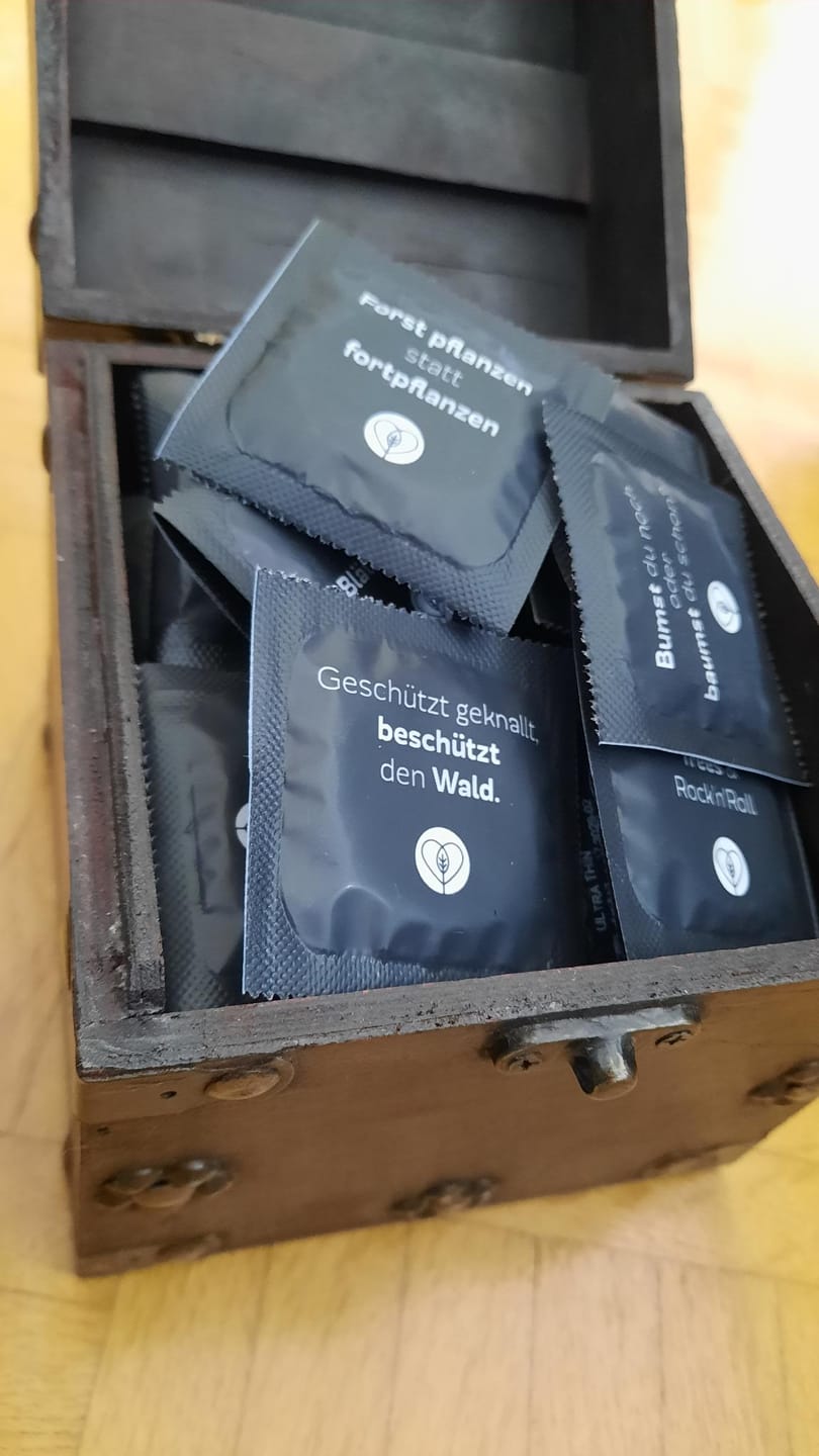 Customer photo review of Releaf | Baumpflanzende Kondome