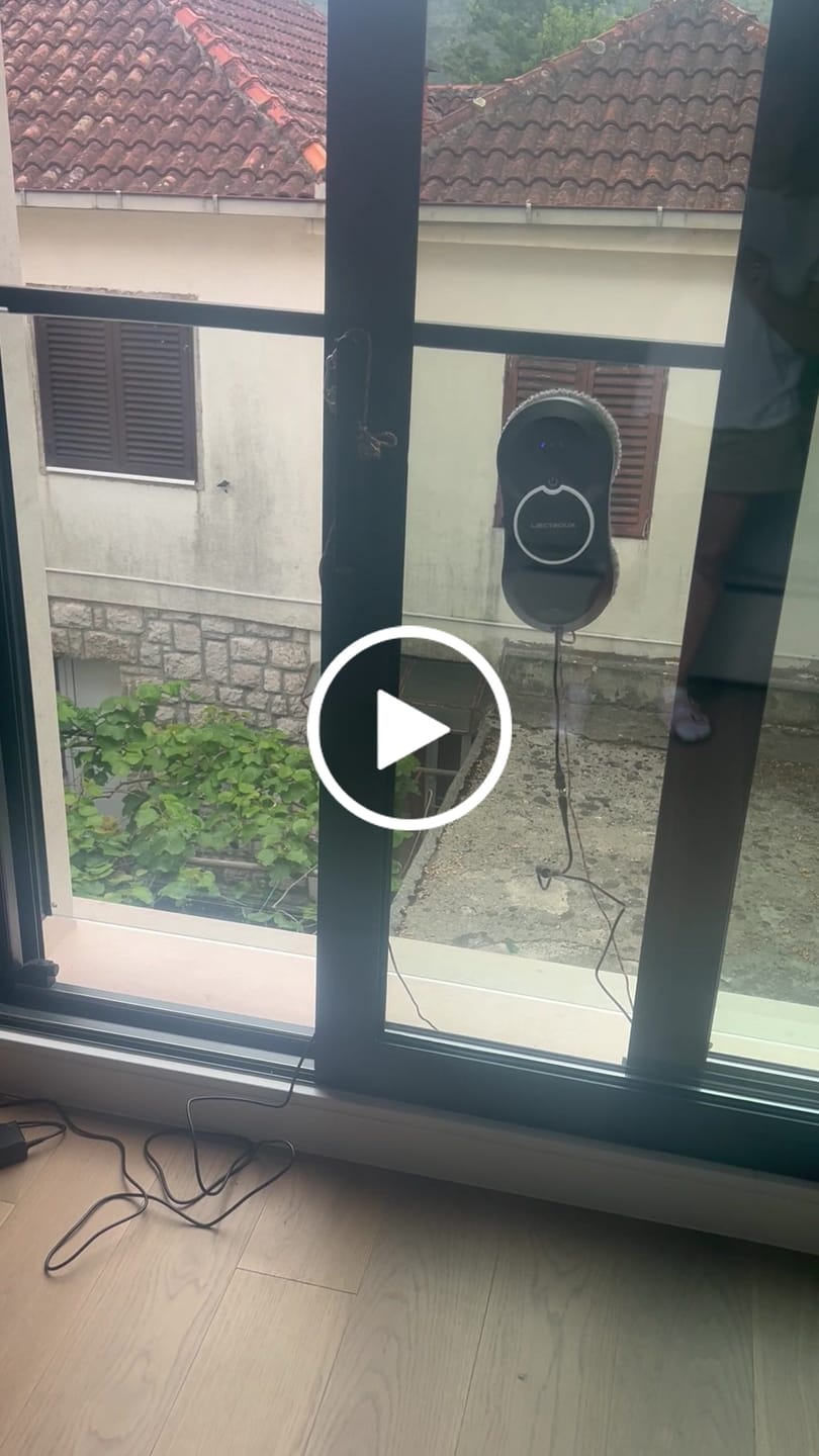 Customer video review of Fönsterputsrobot HCR-10 med sprayfunktion